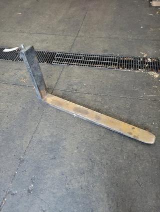 CASCADE Used 1.75"x5"x48" Class III Fork