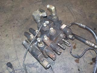 UNICARRIERS Used 4 Spool Hydraulic Valve