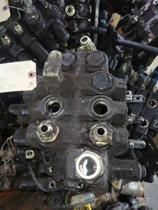 CATERPILLAR Used 3 Spool Hydraulic Control Valve